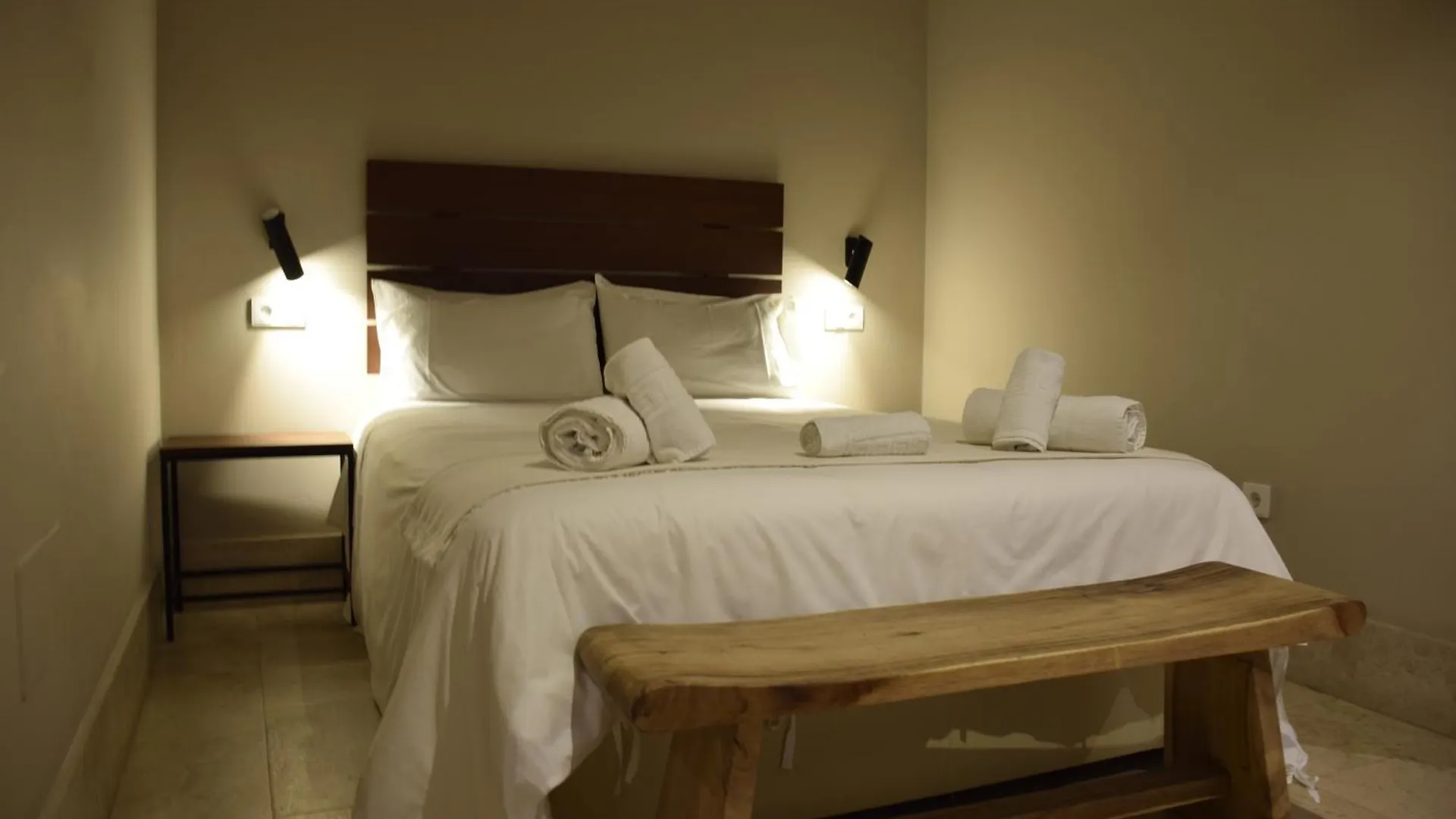 Chacon Apartments & Suites エステポナ