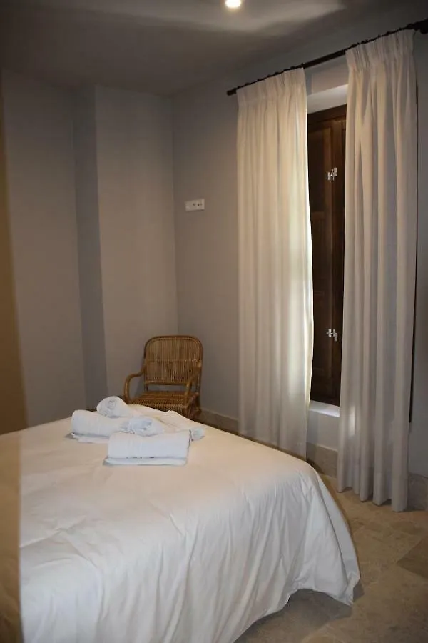 Chacon Apartments & Suites エステポナ