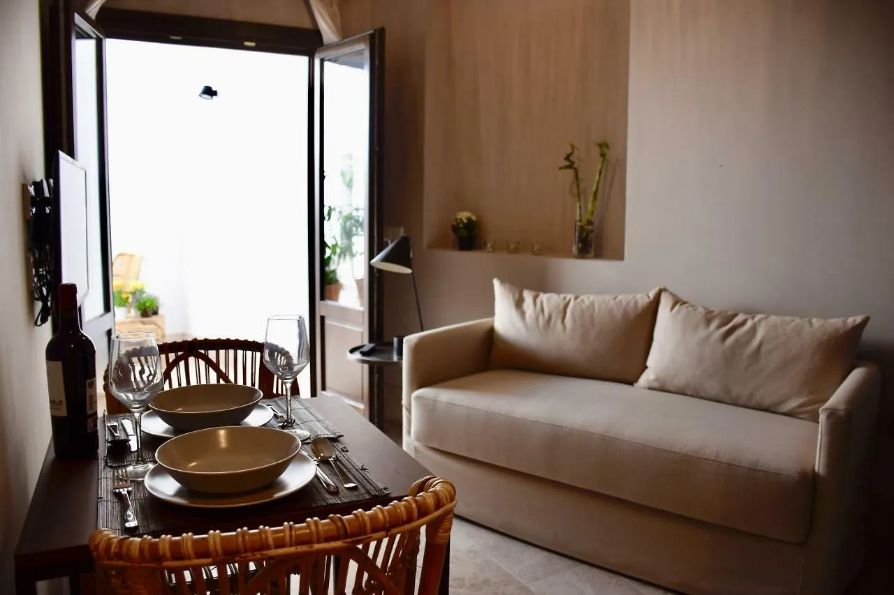 Chacon Apartments & Suites エステポナ スペイン