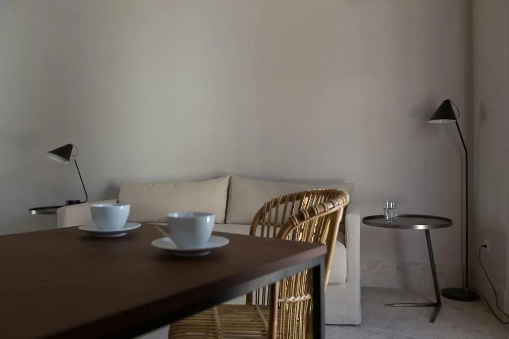 Chacon Apartments & Suites エステポナ