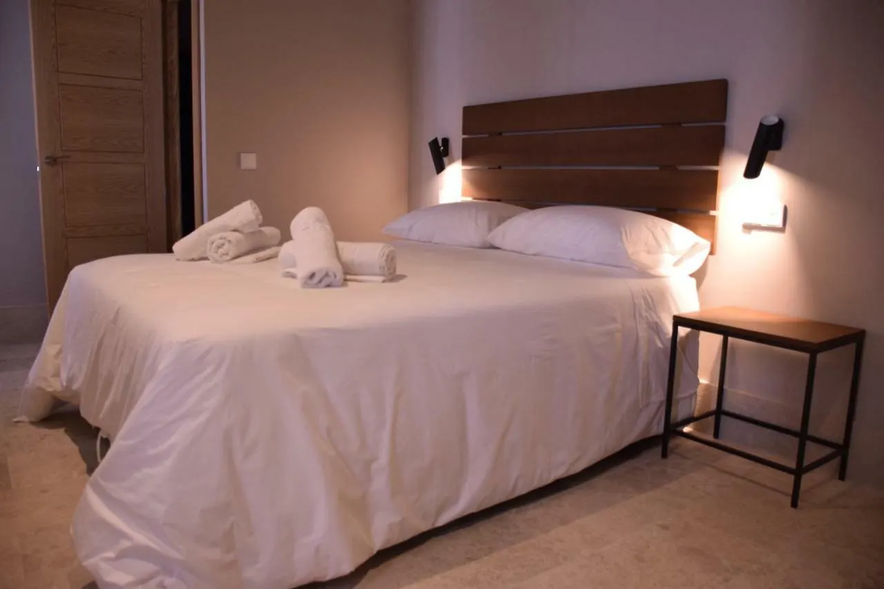 Chacon Apartments & Suites エステポナ 0*,