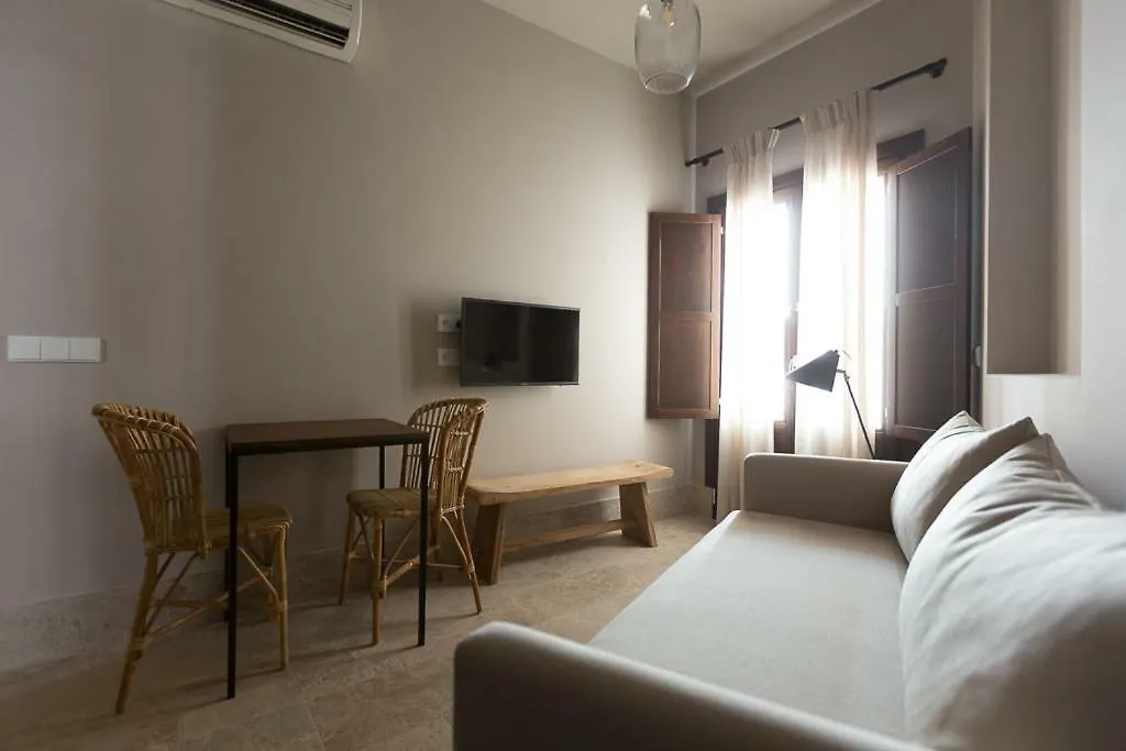 Chacon Apartments & Suites エステポナ スペイン