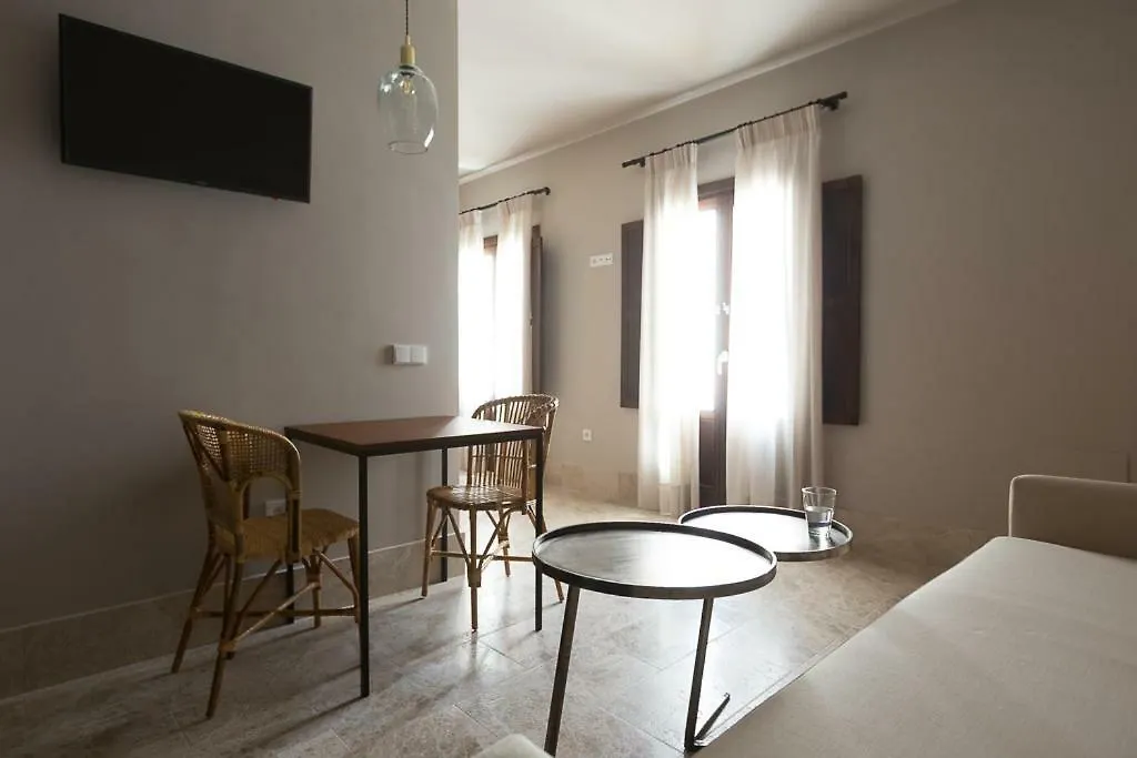Chacon Apartments & Suites エステポナ スペイン