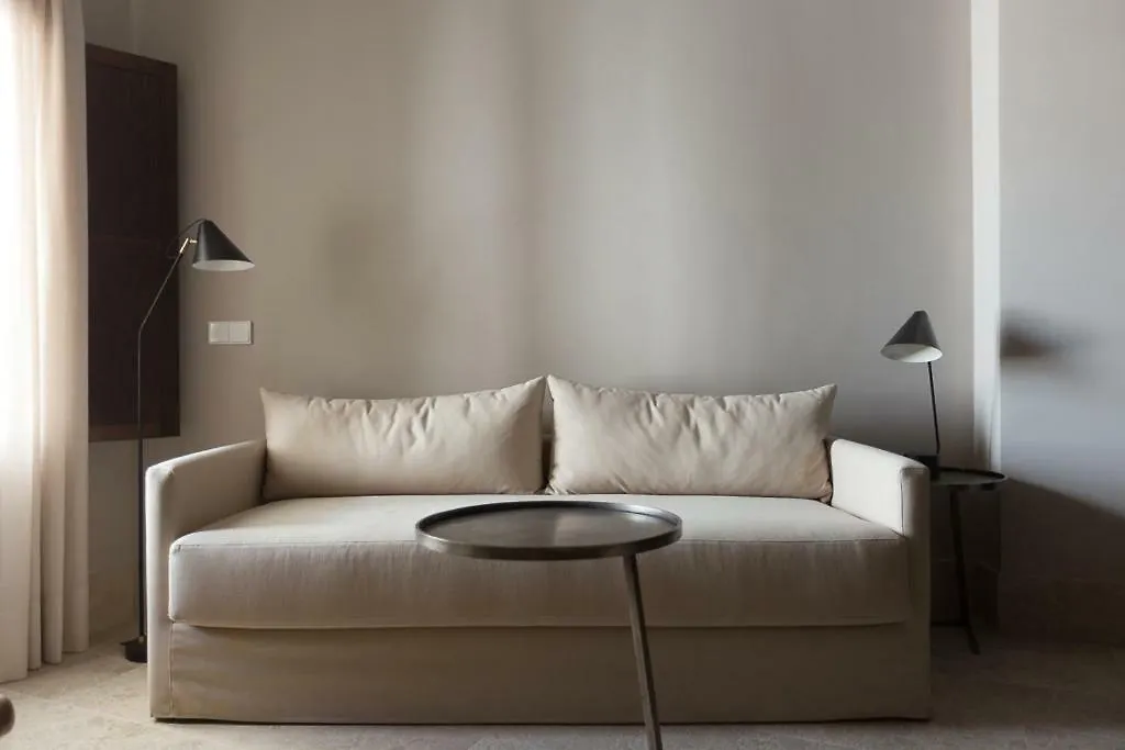 Chacon Apartments & Suites エステポナ
