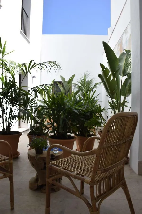 Chacon Apartments & Suites エステポナ