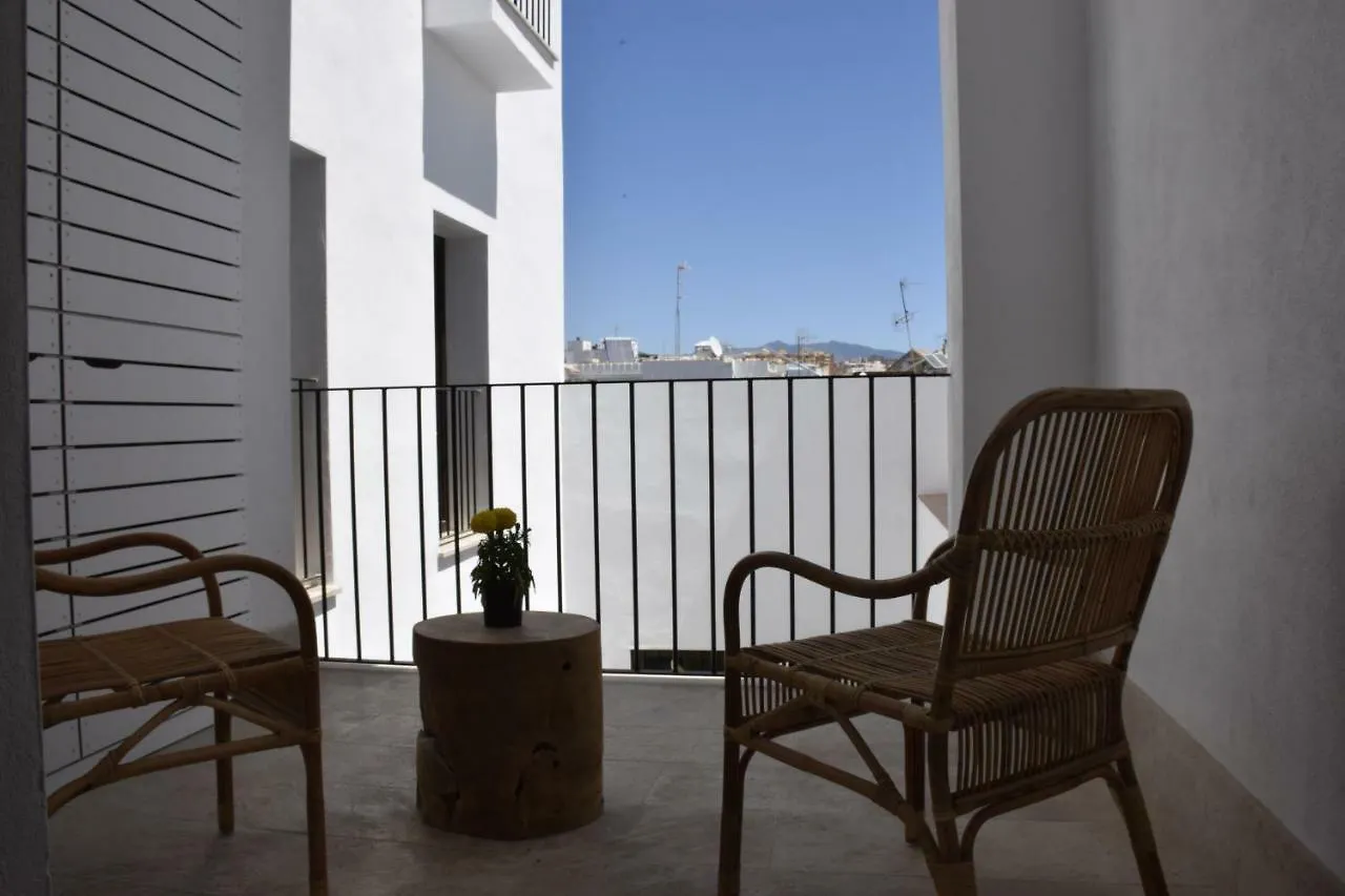 Chacon Apartments & Suites エステポナ