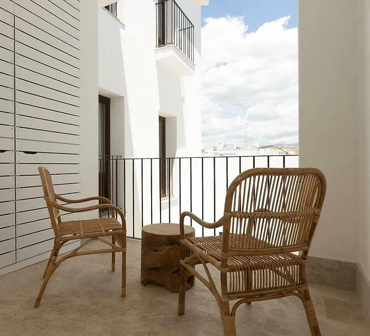 Chacon Apartments & Suites エステポナ