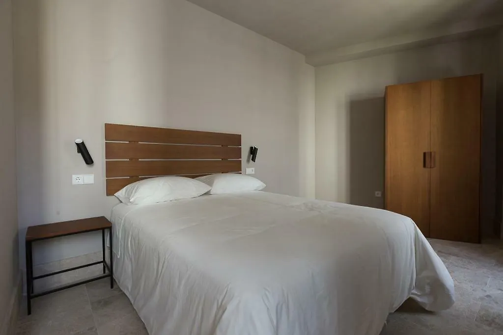 Chacon Apartments & Suites エステポナ スペイン