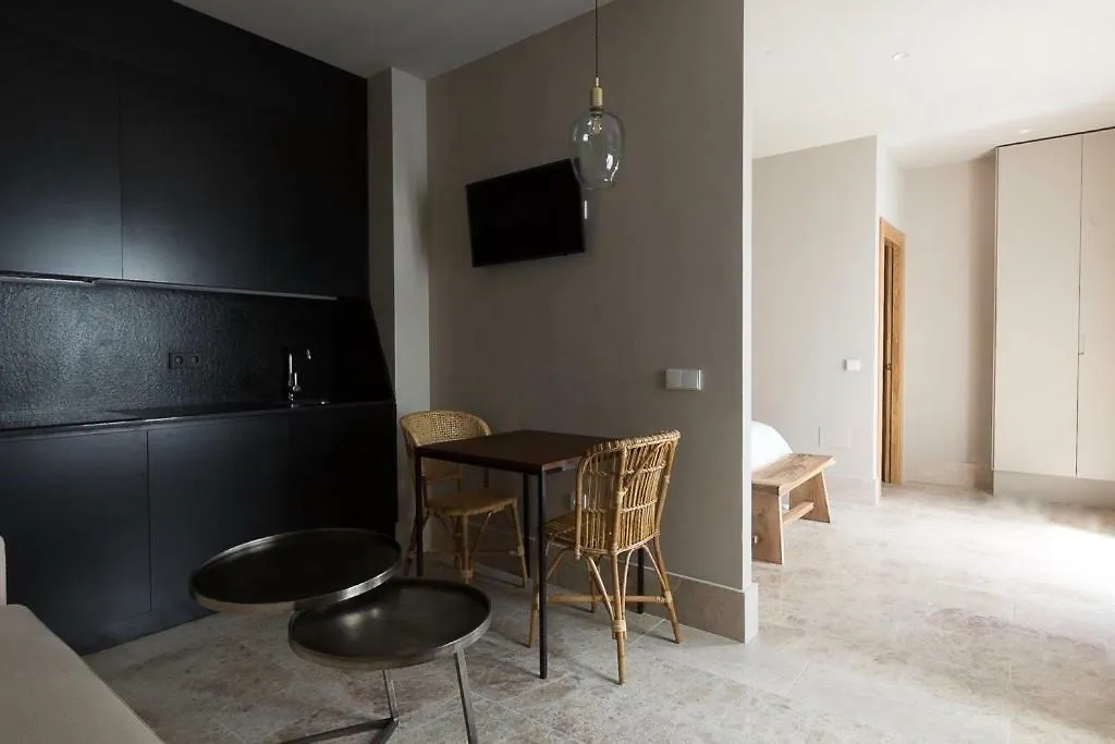 Chacon Apartments & Suites エステポナ