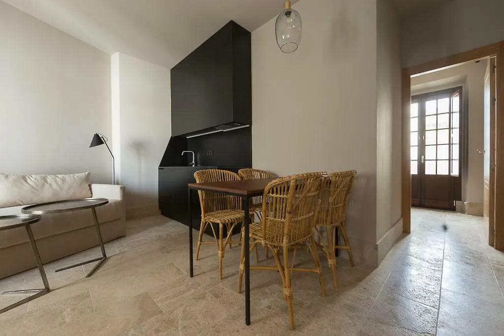 Chacon Apartments & Suites エステポナ