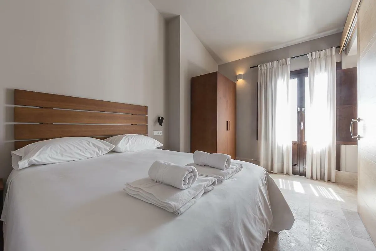 Chacon Apartments & Suites エステポナ